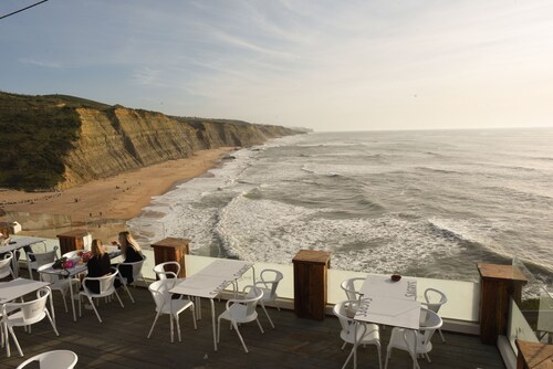 Entire villa with swimming pool and padel court, near the beach. 14 people.