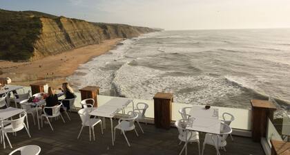 Entire villa with swimming pool and padel court, near the beach. 14 people.