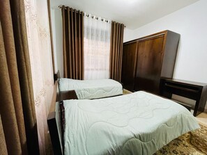 3 bedrooms, desk, iron/ironing board, WiFi