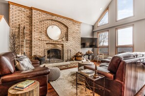 Télévision, cheminée