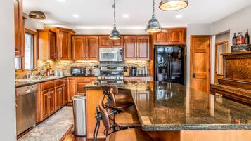 Micro-ondas, fogão, cooktop, lava-louças