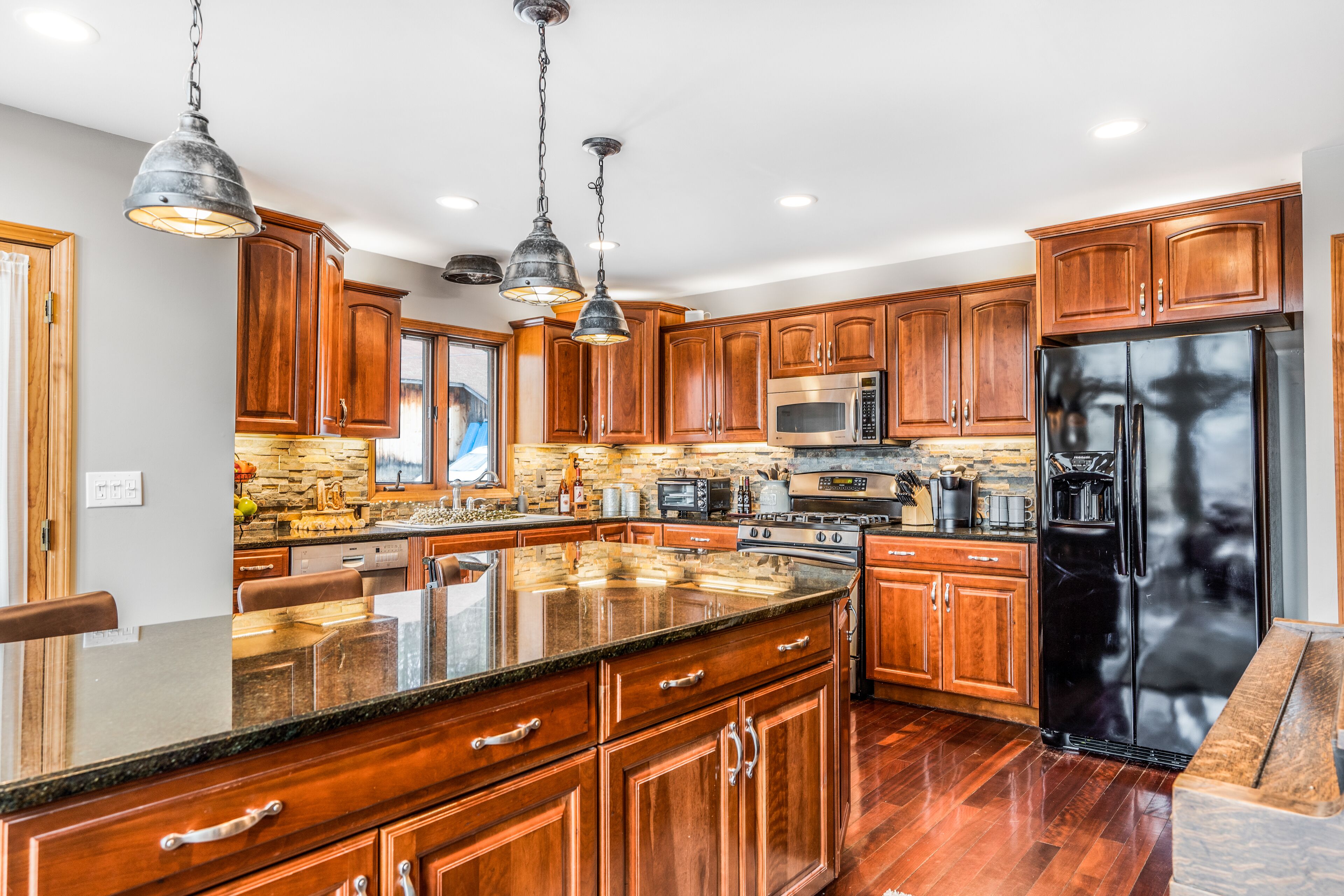 Microonde, forno, piano cottura, lavastoviglie