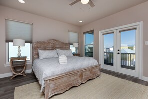 4 habitaciones, tabla de planchar con plancha y cuna de viaje 