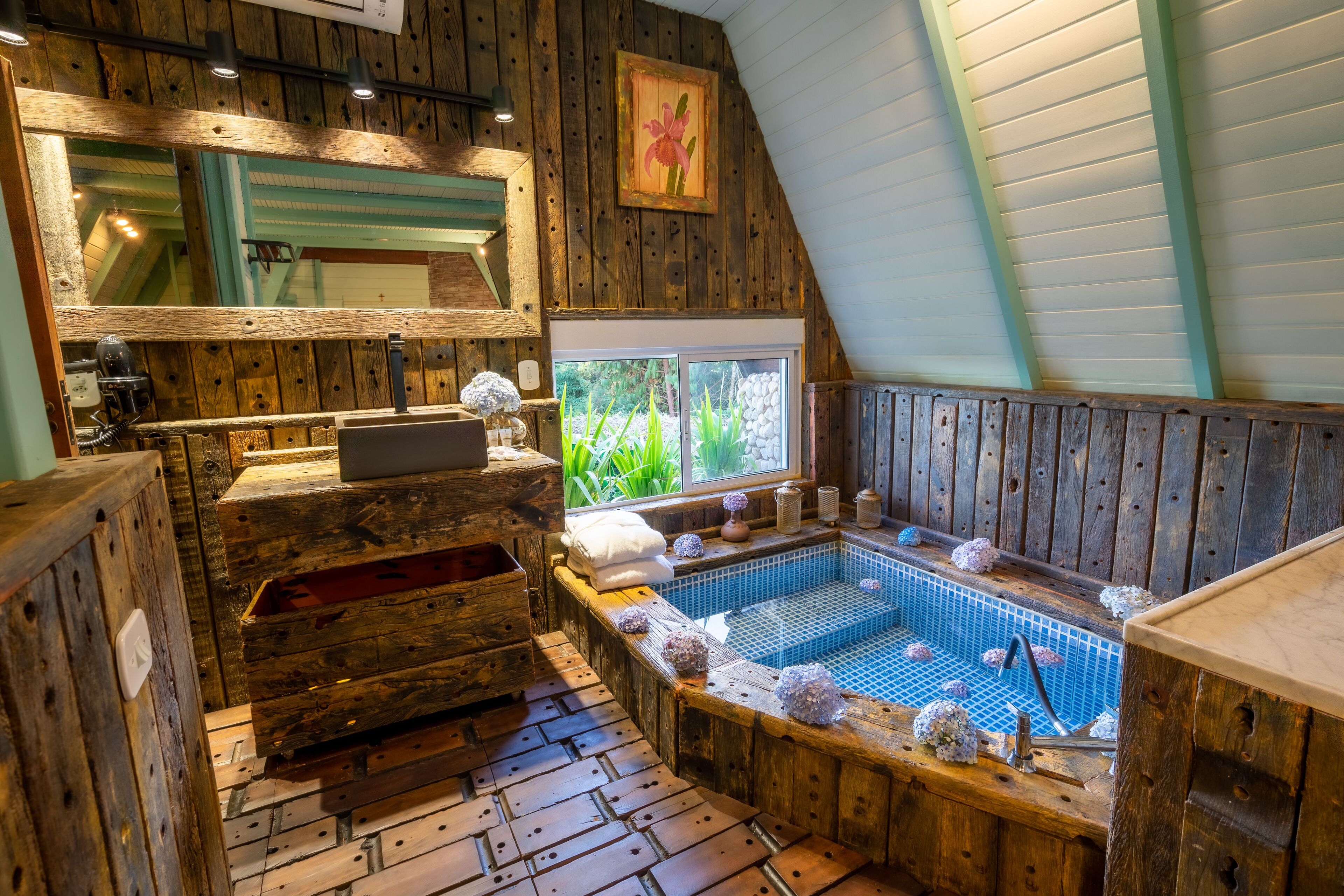 Duplex com Piscina e Lareira | Living area | Books