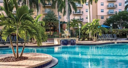 Resort Managed 2 BR -Sleeps 8 at Wyndham Palm Aire -Pools, Free Beach Shuttle!
