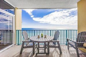 Outdoor dining - Jade East Towers~1250 Stunning Gulf-Beach Front ~Special Dec - Jan (Jade East Towers , Destin)