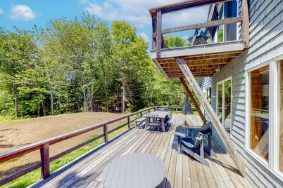 Dog-friendly beach house with WiFi, private washer/dryer, deck, beautiful views