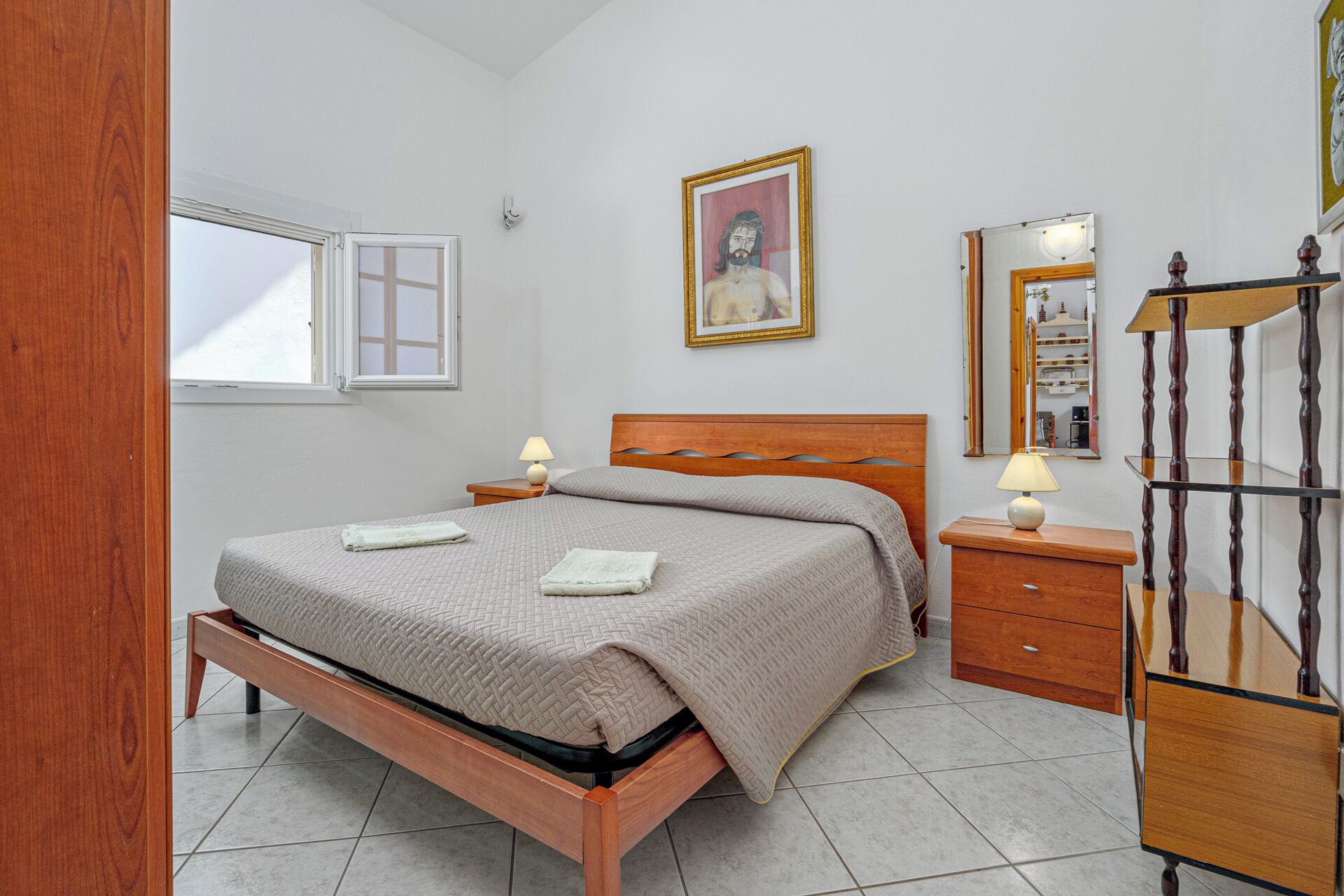 3 bedrooms, desk, iron/ironing board, free WiFi