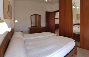 1 bedroom, free WiFi, bed sheets