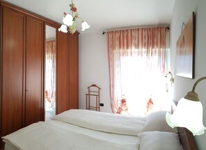 1 bedroom, free WiFi, bed sheets - Casa Palanca 2 balcony lake view (Tremosine)