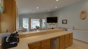 Réfrigérateur, plaque de cuisson, lave-vaisselle, blender