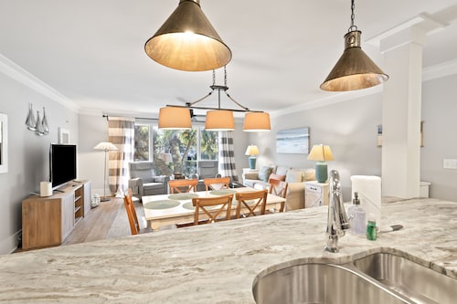 Lagoon Villa 43 - Walk to Ocean! Prime Location!