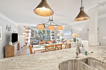 Lagoon Villa 43 - Walk to Ocean! Prime Location!