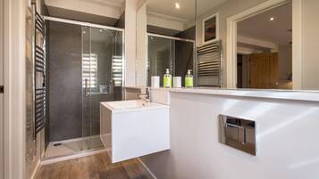 Cottage | Badkamer | Een douche