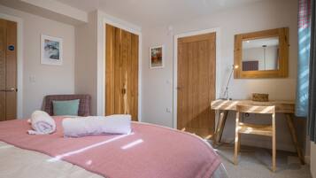 Cottage | 1 bedroom, individually decorated, individually furnished, free WiFi