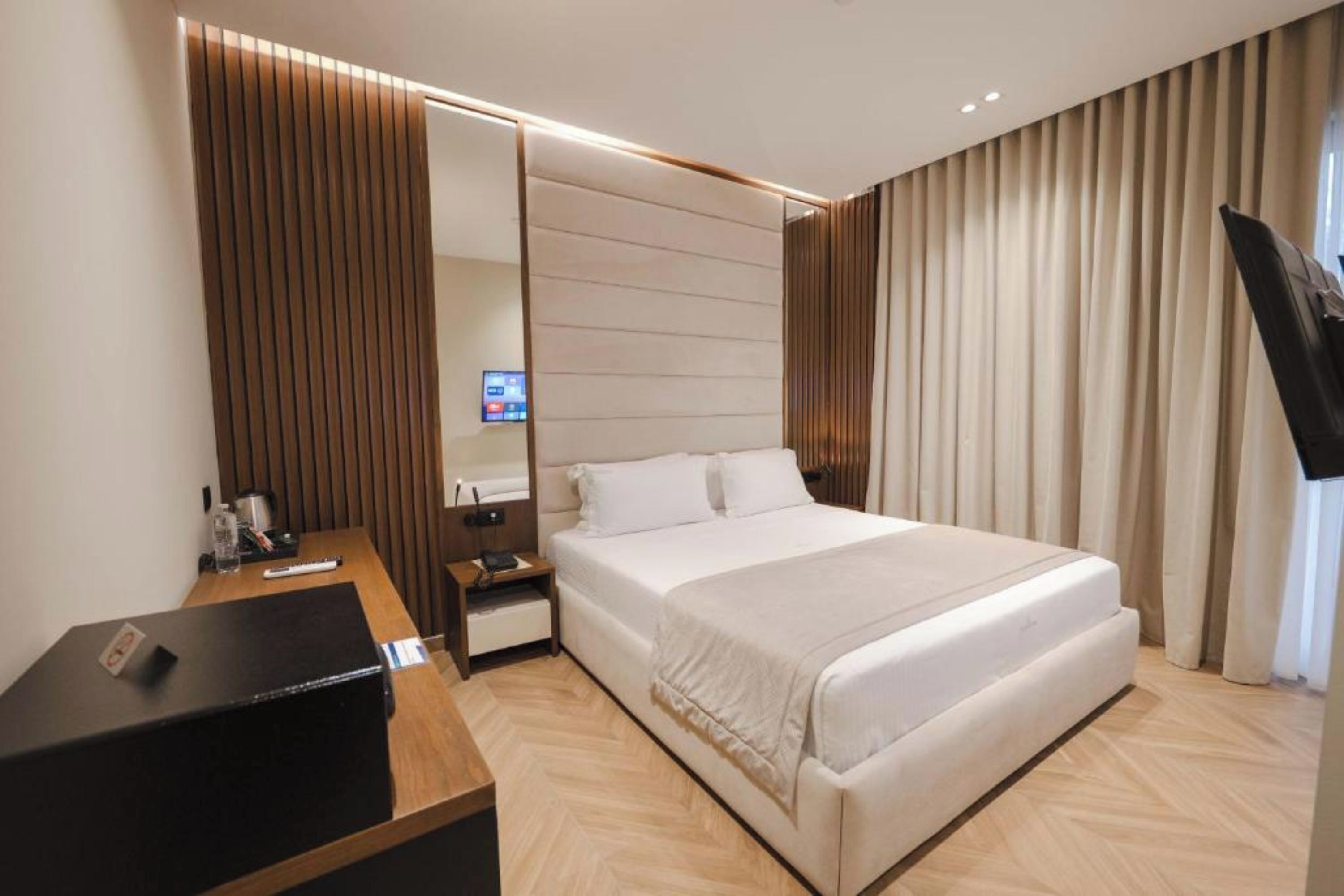 Double Room, Ground Floor | Minibar, free WiFi, bed sheets