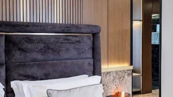 Deluxe Suite With Outdoor Jacuzzi