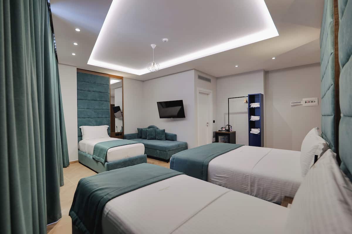 Chambre Quadruple, vue piscine | 1 chambre, minibar, Wi-Fi gratuit, draps fournis