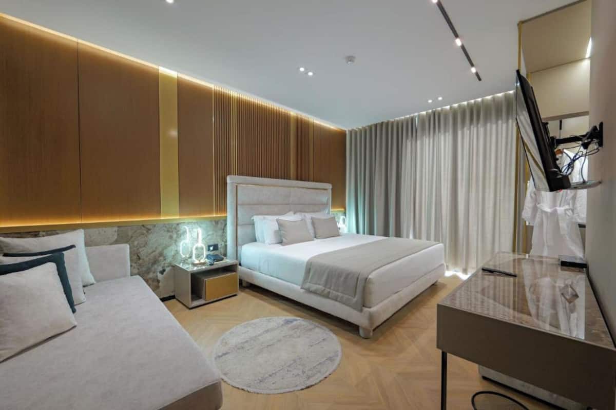 Standard Suite | Minibar, free WiFi, bed sheets