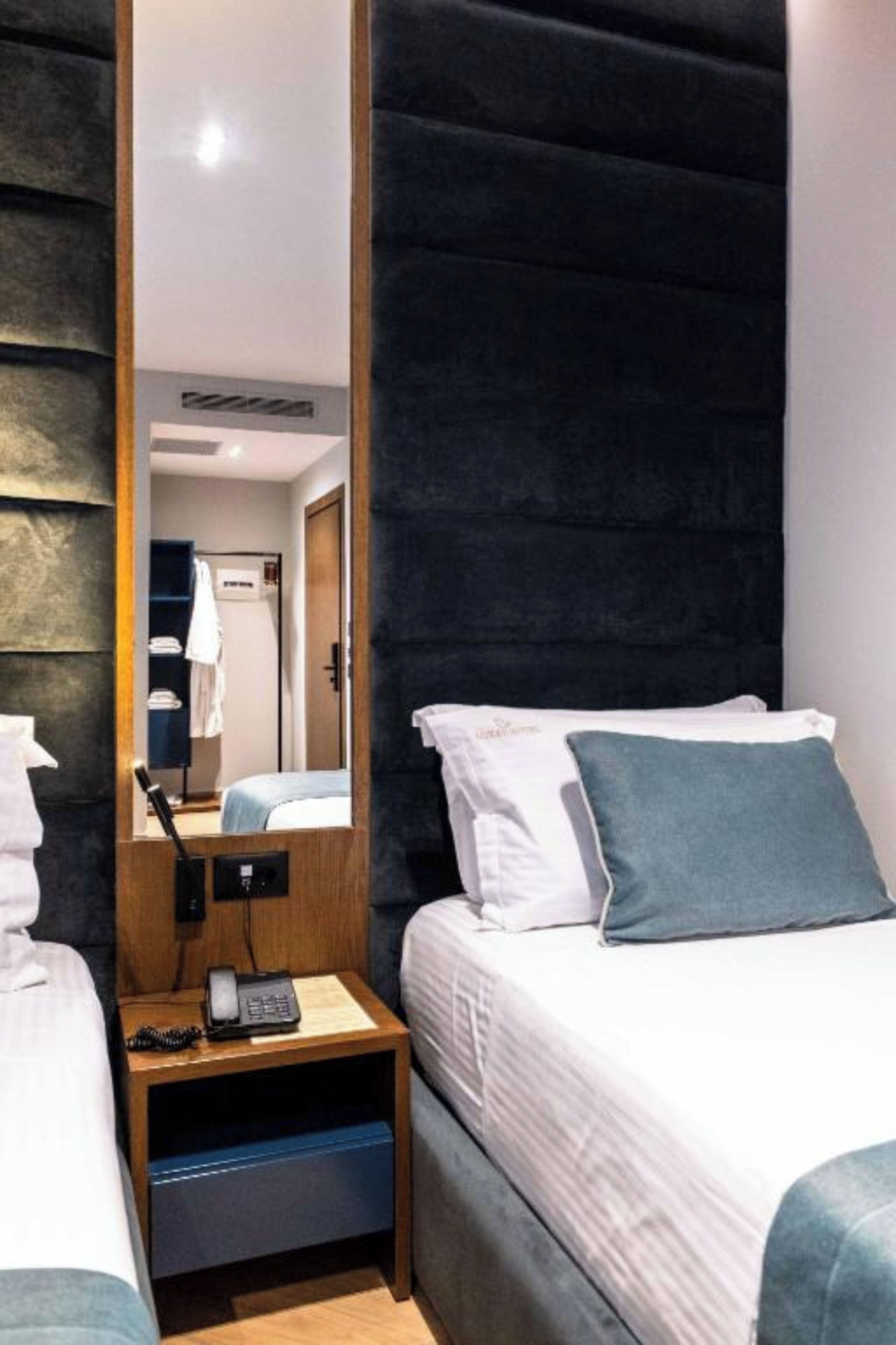 Triple Room, Hot Tub | Minibar, free WiFi, bed sheets