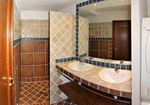 Hair dryer, towels - Studio apartment for 2 people. (Porto-Vecchio)
