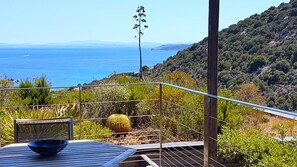 Outdoor dining - Studio apartment for 2 people. (Porto-Vecchio)