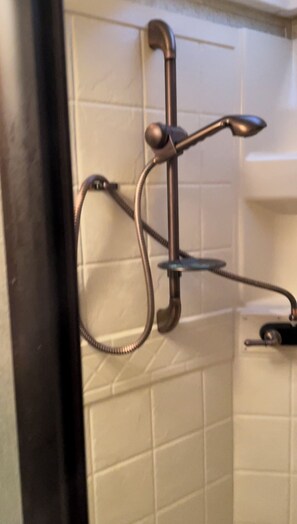 Shower - Quiet, surrounded by trees, moblile home (Naples)