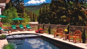 Piscina all'aperto, una piscina riscaldata