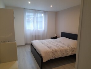 1 chambre, fer et planche à repasser, lit parapluie, Wi-Fi gratuit