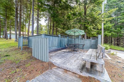 Tranquil coastal-view getaway with world famous Lost Coast Trailhead