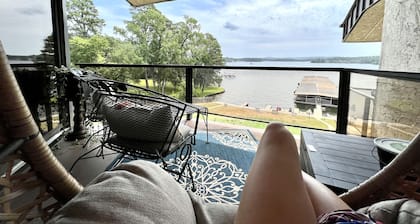 Cozy condo on Lake Hamilton with pool
