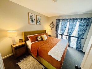 1 bedroom, iron/ironing board, travel cot, free WiFi - Cozy condo on Lake Hamilton with pool (Hot Springs)