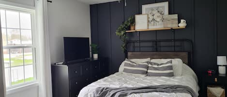 3 bedrooms, iron/ironing board, travel crib, WiFi (free)