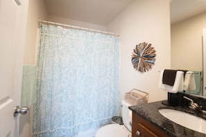 Free toiletries, hair dryer - 2 bedroom coastal home in San Luis Obispo (San Luis Obispo)