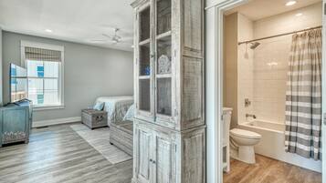 5 dormitoris, planxa i posts de planxar, wifi gratuïta i roba de llit