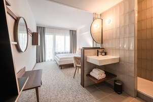 Double Room with Balcony | Soundproofing, free WiFi, bed sheets