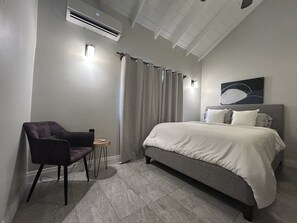 Iron/ironing board, free WiFi, bed sheets - Cozy home in a quiet neighbourhood (Charlestown)