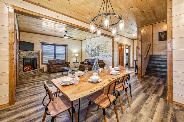 Dining - Newly Built Cabin Close to all the Pigeon Forge Action! (Pigeon Forge)