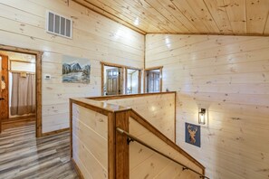 Interior - Newly Built Cabin Close to all the Pigeon Forge Action! (Pigeon Forge)