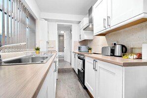 Fridge, microwave, oven, stovetop - This terraced house comes with 3 bedrooms, free on-street parking & garden. (Birmingham)