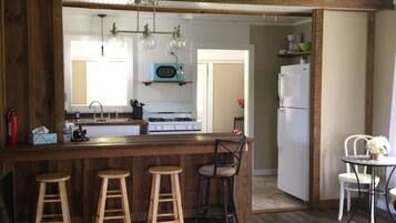 冰箱、微波炉、烤箱、炉灶