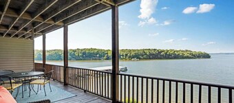 Kentucky Lake Waterfront Condo ~ Boat Slip~Sleeps 6~Murray KY ~ Fantastic View!