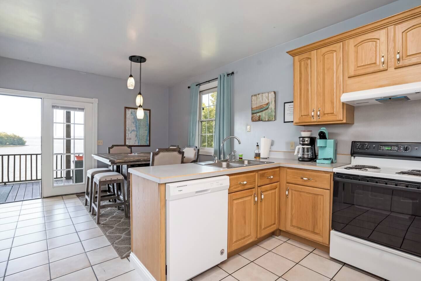 Microwave, oven, dishwasher, coffee/tea maker