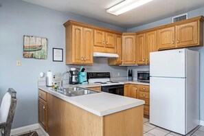 Microwave, oven, dishwasher, coffee/tea maker