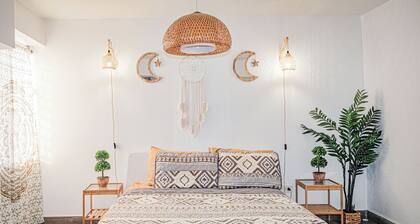 BOHO Style 2 Bed Condo in San Juan - - Near Nightlife, Restaurants
