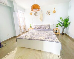 2 chambres, coffres-forts dans les chambres, fer et planche à repasser