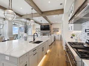 Refrigerador, microondas, horno y lavavajillas 