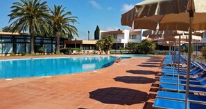 Seasonal outdoor pool, pool umbrellas, pool loungers - Hotel Riva Etrusca (Bibbona)
