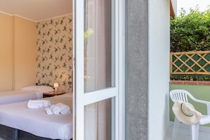 Standard Room | Minibar, in-room safe, desk, laptop workspace - Hotel Riva Etrusca (Bibbona)