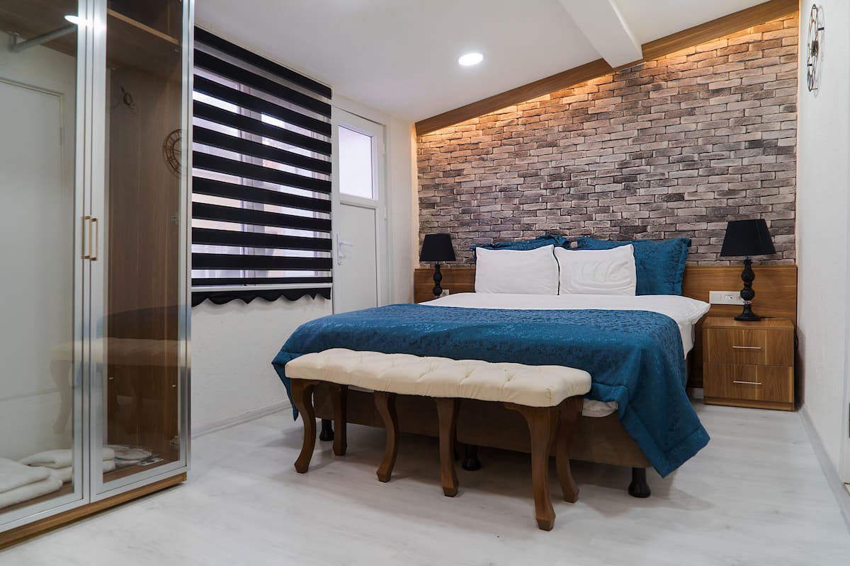 Kamar Standar, pemandangan kota | Seprai antialergi, selimut bulu angsa, minibar, dan setrika/meja setrika